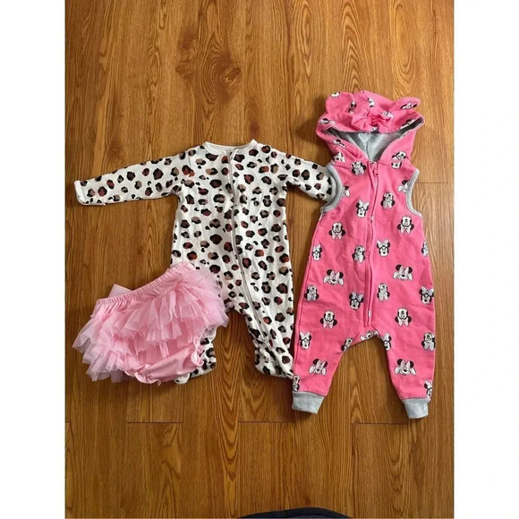Disney Other - Babygirl sleepers & tutu size 0-6 months